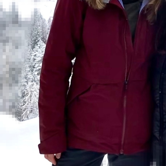 The North Face Women's Small Maroon Winter Jacket, ski or snowboard ready - Picture 16 of 16
